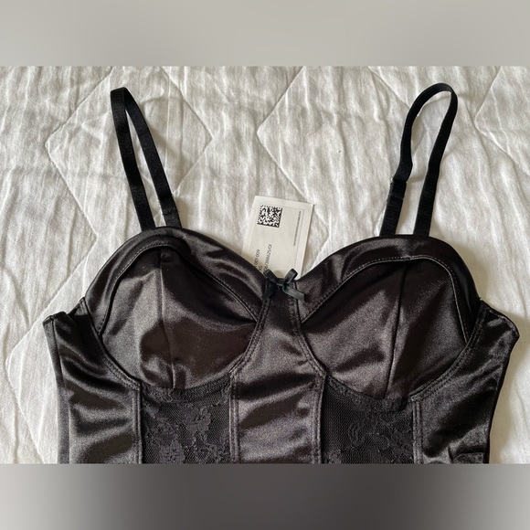 Bombshell 💣H&M satin bustier top😍 Size:xs •Fabric:Satin •Colour:black - Picture 4 of 7